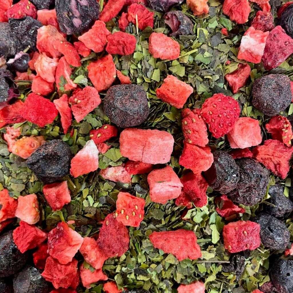 Boost your energy with Berry Focused tea, featuring guayusa for sustained focus, goji berries packed with antioxidants, and strawberries and blueberries to refresh and revitalize.